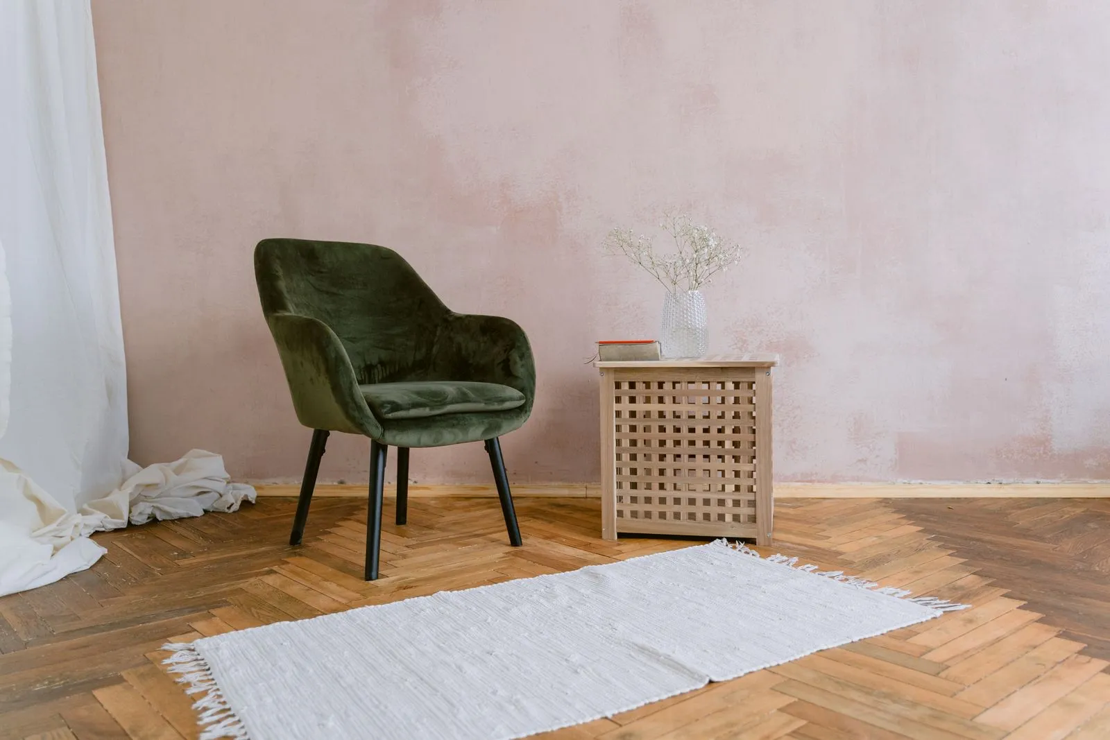 How to Style a Minimalist Living Room